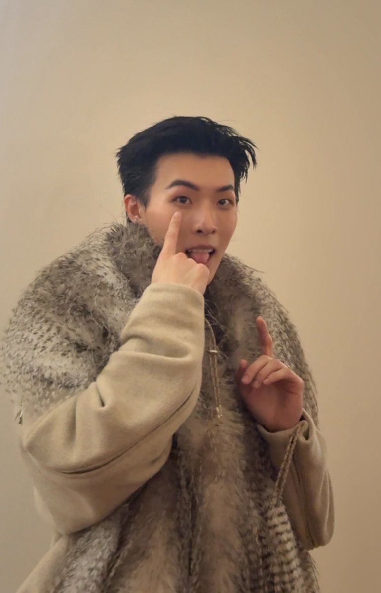 _Palucks's tweet photo. เมนพี่คิมข้าง ๆ ขอท่านี้ น่ารักโคสส 🥺 https://t.co/1CtG8zWwUE