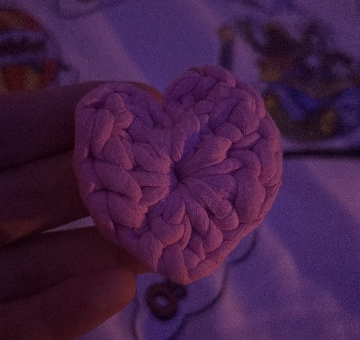 aangelsaint's tweet photo. o chaveiro de minha mae parece um cuzinho rosado https://t.co/MuBnA0e7CM