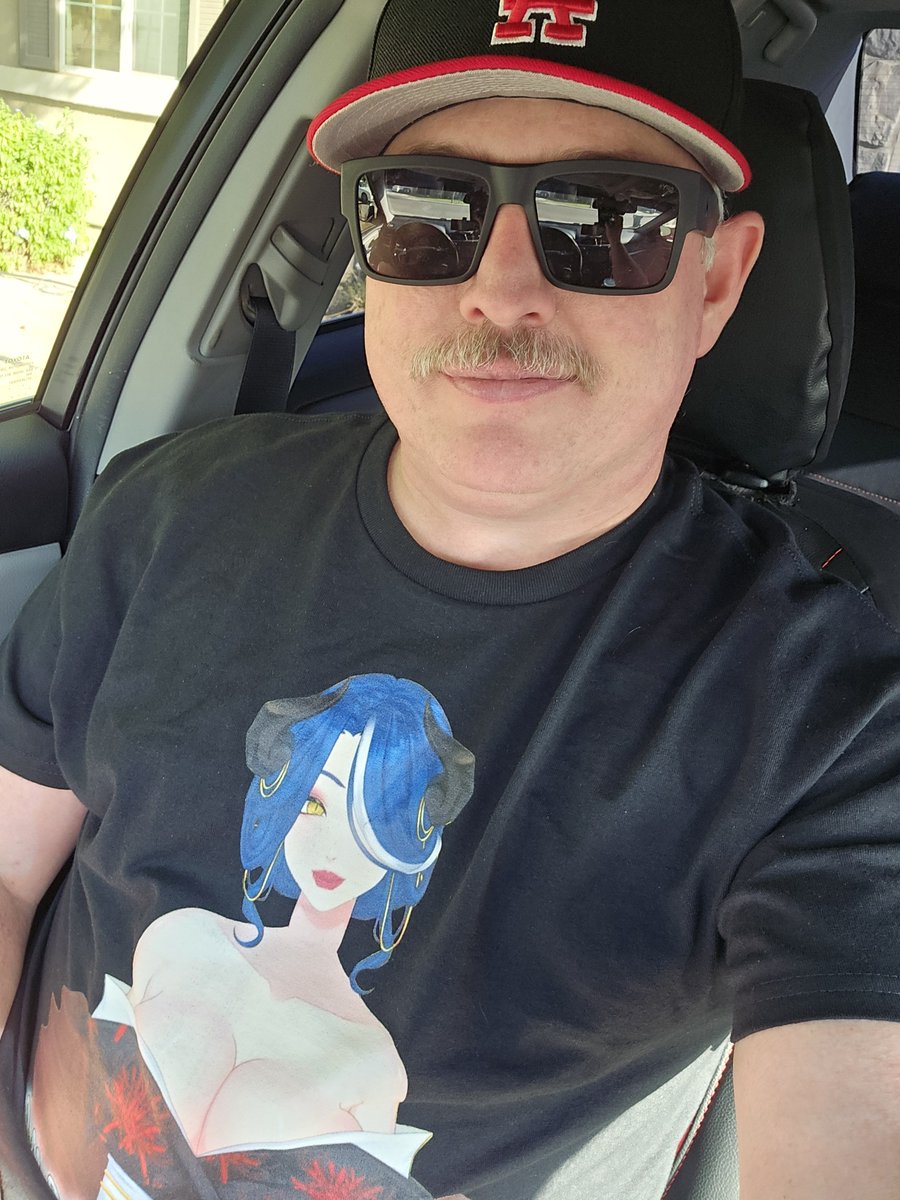 DJMuriel83's tweet photo. A very exciting day for me! I got my T-shirt in with My favorite Oshi @siniviere . I love the shirt Sini! ❤️ Your Sini-Bun DJ 😁 https://t.co/gUln1jo2me