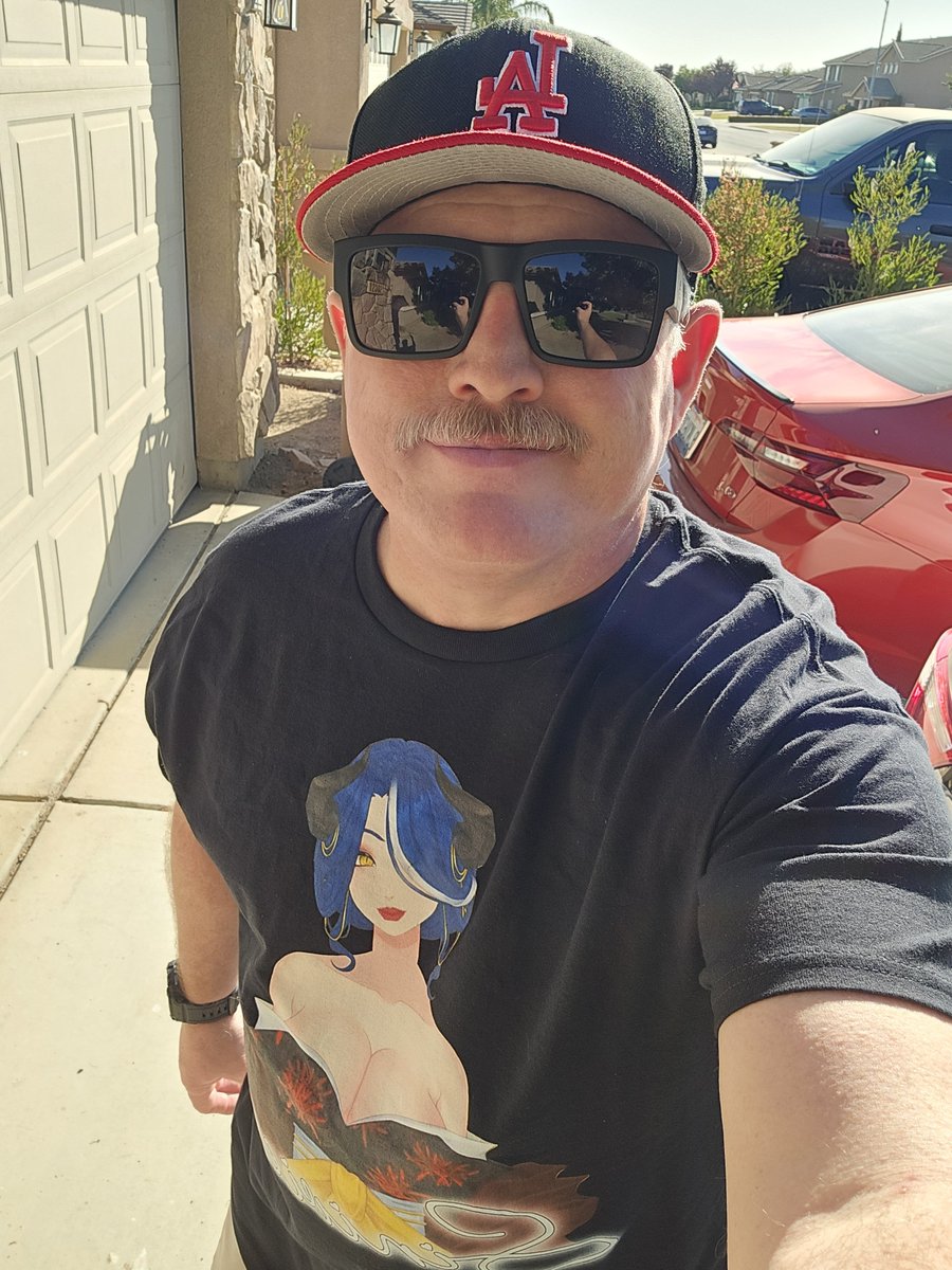 DJMuriel83's tweet photo. A very exciting day for me! I got my T-shirt in with My favorite Oshi @siniviere . I love the shirt Sini! ❤️ Your Sini-Bun DJ 😁 https://t.co/gUln1jo2me
