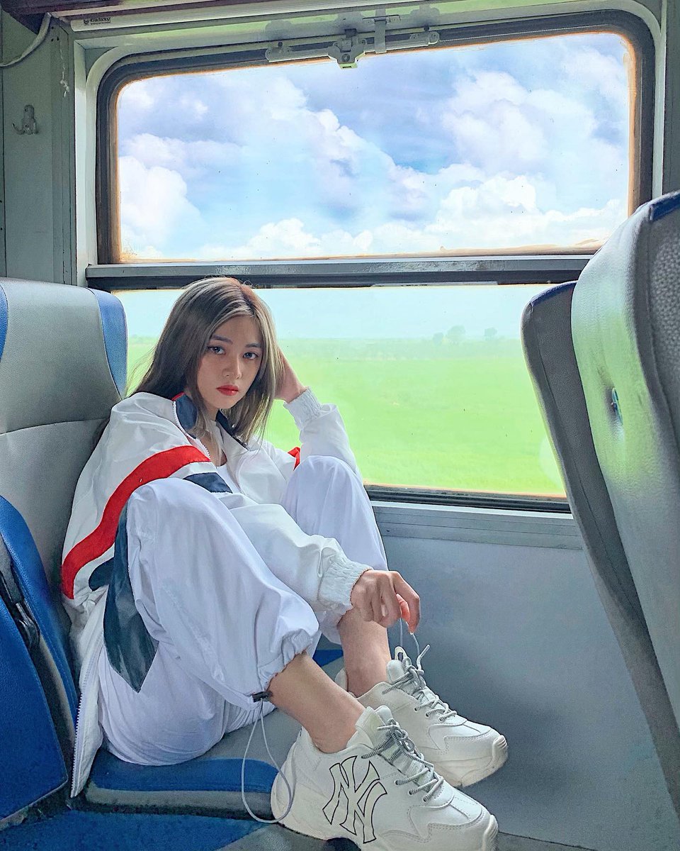 miajmoore's tweet photo. 心の中にぽっかりと穴が空いたような、不思議な静けさ。明日も頑張っていこう！ 😂💯
TlzW https://t.co/WiiwkdjH5I