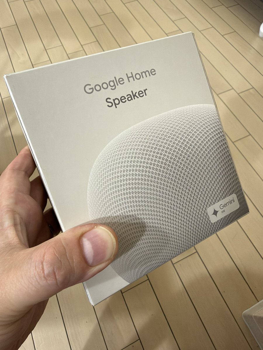 komaboo's tweet photo. Googleのホームスピーカーが届いた。
Amazonのアレクサに慣れ親しんだ家族からはまだ不評。設定が意外と面倒だな。
あとchatGPTの音声モードくらい将来的には自然に話ができるようになるんかいな？ https://t.co/5lwwPJR2Pe
