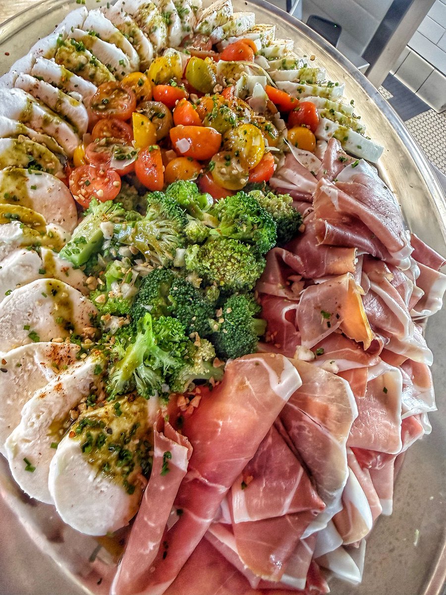 ChefGruel's tweet photo. Broccoli salad https://t.co/OBtraTyo7Z