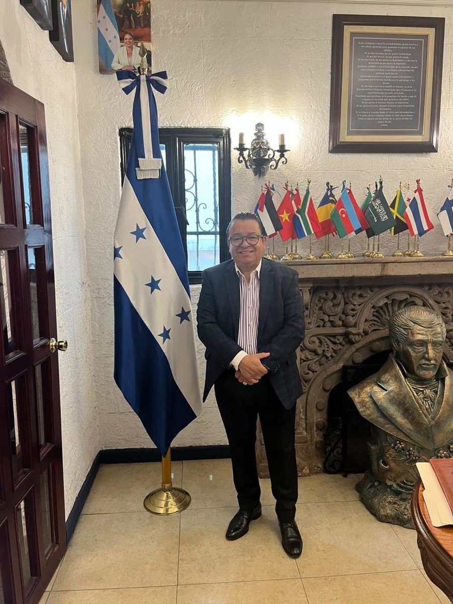 CidhpdaBolivia's tweet photo. El día de hoy estuvimos en la Embajada de Honduras en México, realizando actividades en favor de los Derechos Humanos. #CIDHPDA #IIDDHCJ #ONU #OEA_Oficial #PorElDerechoaDefenderLosDerechosHumanos https://t.co/Lc8VoODw9I