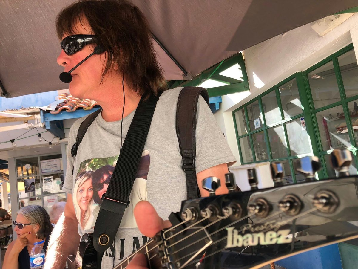 AkBandThe's tweet photo. Johnny AK @ Ibanez Algarve Portugal 🎶🎸🎸🤘🎸🎸🎶 https://t.co/8wWQhMvNWk