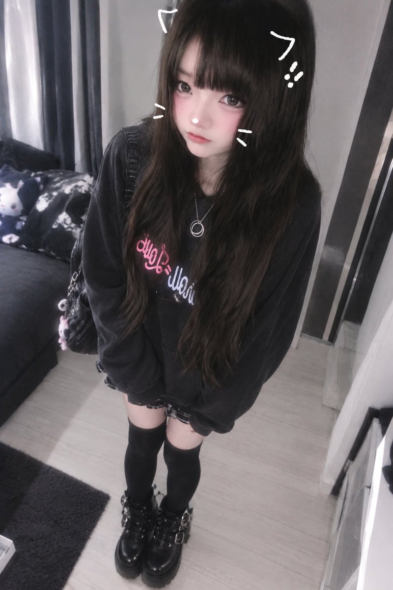 Emi64Xxx's tweet photo. おはようございます(*´▽｀*)ﾉ))
オールで仕事(  ˙꒳​˙  )
寝れなかった🥹
AI凄いなぁ（棒読み） https://t.co/SmFieINREU