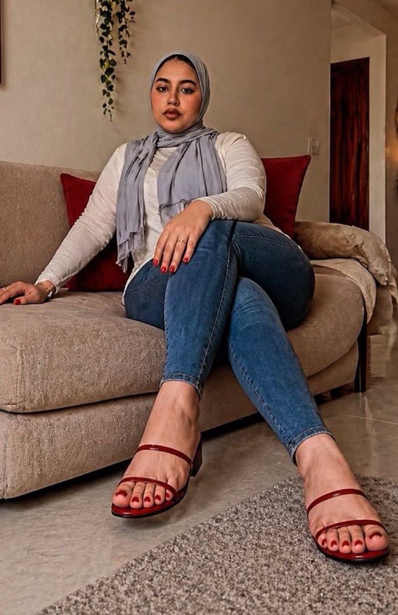 elhalhola's tweet photo. لو قبلت الاهانه دي اعمل ريتويت 
يلا يا كسمك يابن المره القحبه انزل علي ايدك ورجلك زايك زاي الكلب 🐕 واحلس رجلي الانضف من كسمك الرخيص يارخيص https://t.co/sXL6wl6pIa