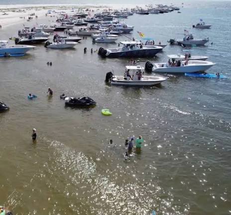 Wunderdog34's tweet photo. @courtlover71 @offshorewhore @Frenchie_Rae @EdPaltzik Horn Island 7/4/2026.  100’s of people. https://t.co/RD7p1wCSwc