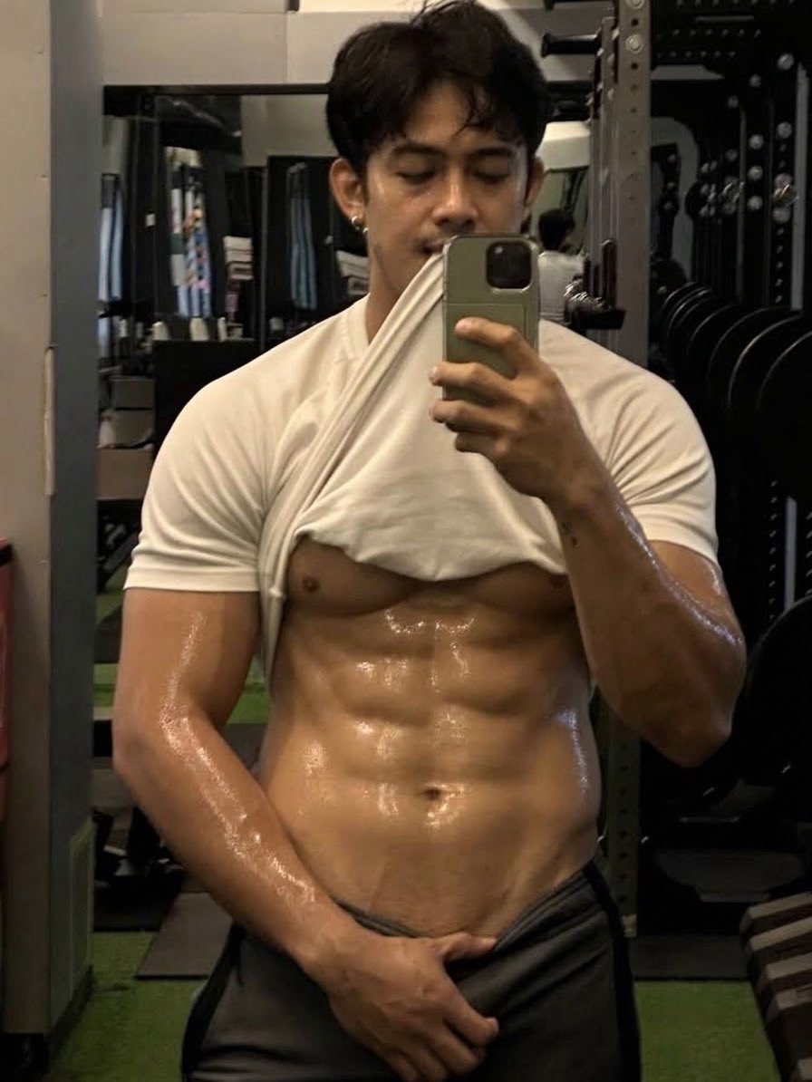 indaylustayy's tweet photo. Kainuman mo si Argel nang bigla siyang lumapit, halos dumampi na ang labi niya sa tenga mo habang mahina siyang bumulong,

“Uwi na tayo… sa bahay ka na lang muna matulog. Hindi na kita mahahatid.”

Ano ang gagawin o sasabihin mo? 😳😳😳 https://t.co/Z5TIwEOwdC