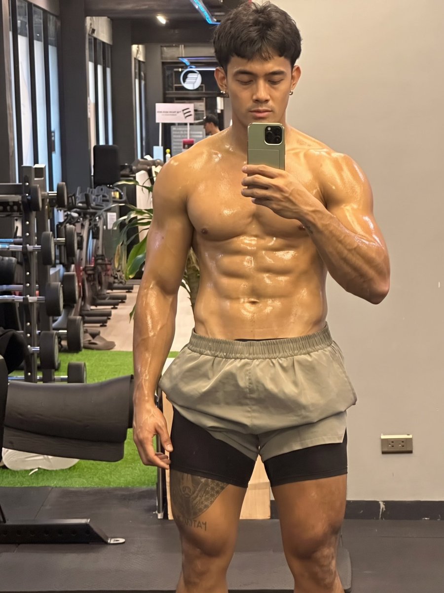 indaylustayy's tweet photo. Kainuman mo si Argel nang bigla siyang lumapit, halos dumampi na ang labi niya sa tenga mo habang mahina siyang bumulong,

“Uwi na tayo… sa bahay ka na lang muna matulog. Hindi na kita mahahatid.”

Ano ang gagawin o sasabihin mo? 😳😳😳 https://t.co/Z5TIwEOwdC