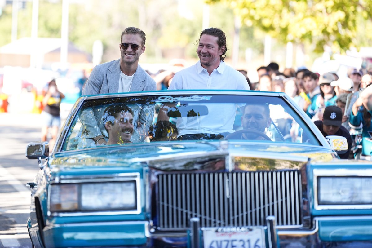 SanJoseSharks's tweet photo. Pulling up to opening night in a lowrider. 😮‍💨 https://t.co/Hd0HuLhH9Z
