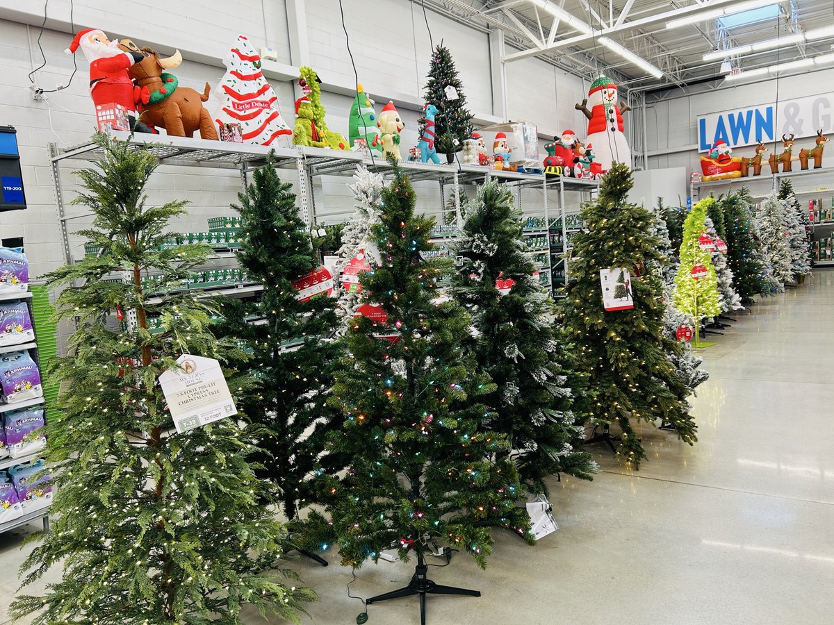 Spenceonawire's tweet photo. Oh Come ON, @Walmart! Even Thanksgiving is almost two months away! https://t.co/pLXrsy1yRv