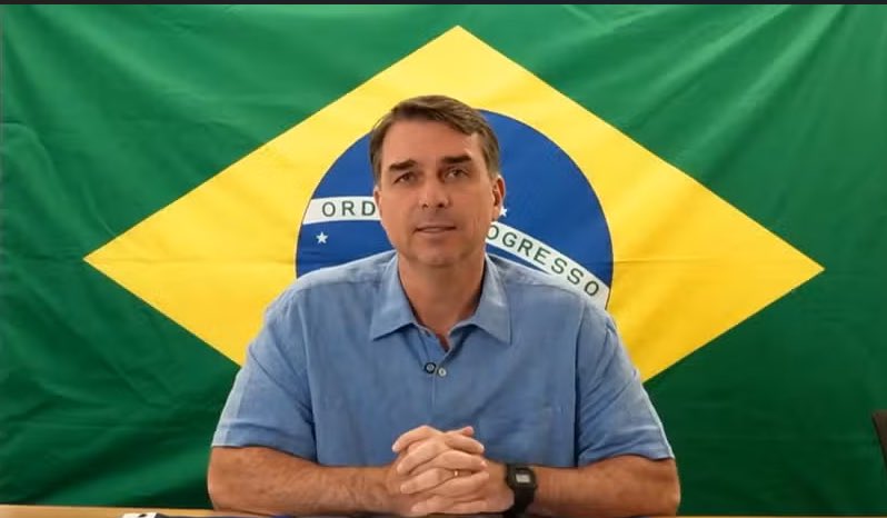 Alexmorettibr's tweet photo. Acabaram de eleger Flávio Bolsonaro https://t.co/JXcay7jfO6