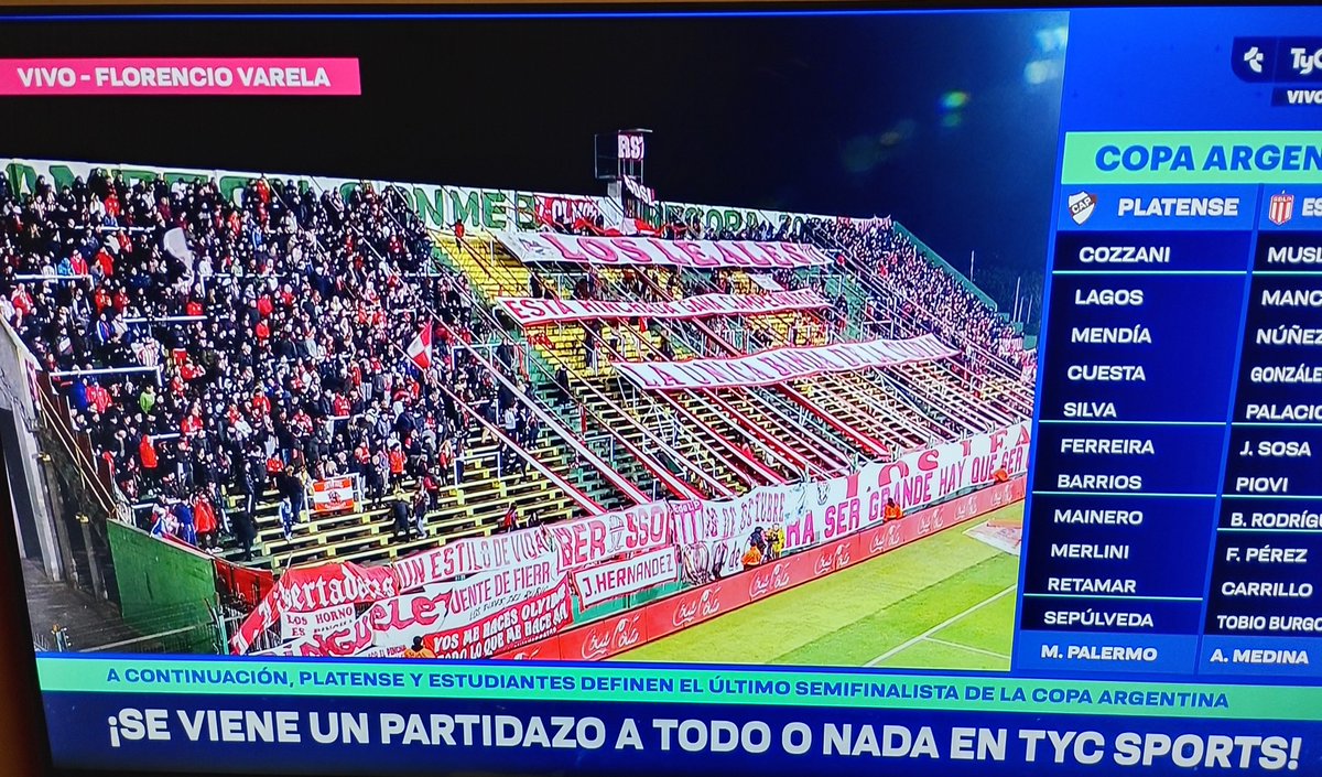 SL_Positivo's tweet photo. #EDLP está peleando la libertadores.
Está peleando la Copa Argentina.
Está peleando el campeonato.
Y no son capaces de llevar 2mil personas a Varela 🫣

Realmente dios le da pan a quién no tiene dientes...
NO SE MERECEN NADA. https://t.co/ltDIfFrPZv