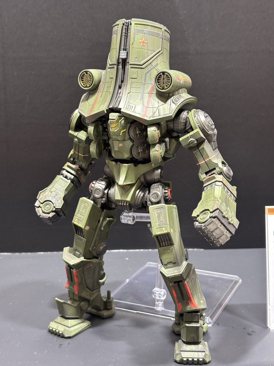 daitaichokojima's tweet photo. いよいよ開幕です！全日本ホビーショー♪
今回はパシフィックリムの3体彩色見本を担当しました！
良い場所に展示されています https://t.co/gsIUJPFVNg