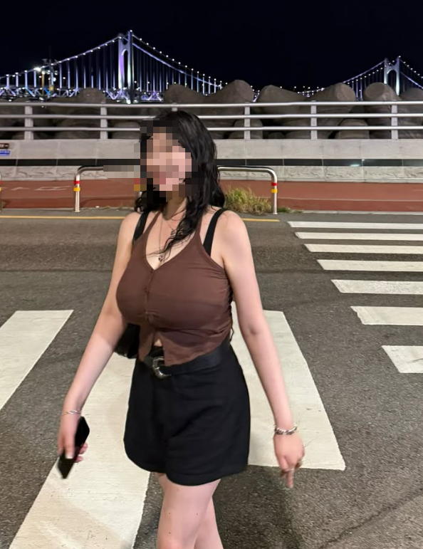 EvanfromMars's tweet photo. 粉丝投稿 23岁女生想找一个男朋友，二线以上城市

联系方式 : https://t.co/9u9fGbnLrs https://t.co/opoI5cbwKt