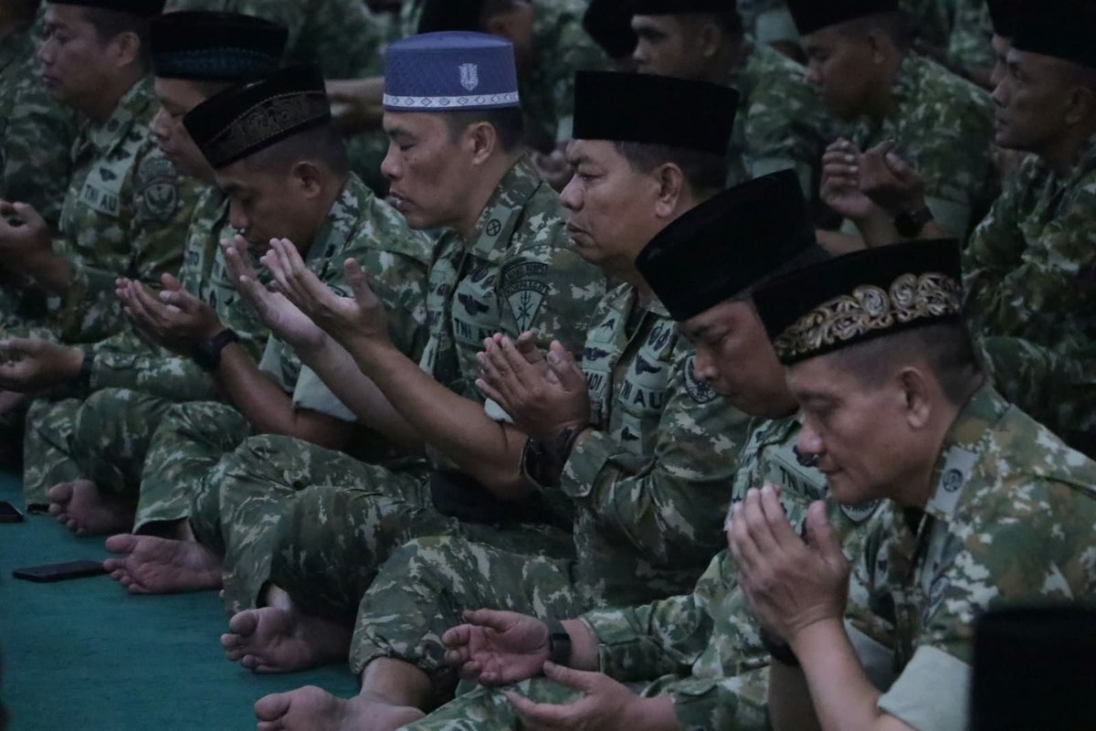PenSulaiman's tweet photo. Personel Lanud Sulaiman Hadiri Doa Bersama dalam Rangka Memperingati HUT ke-81 TNI https://t.co/VBYRivZl2t