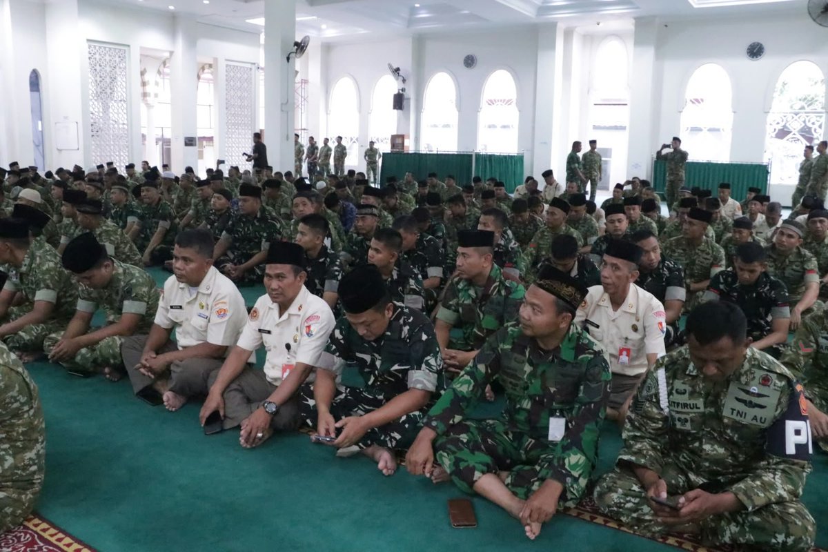 PenSulaiman's tweet photo. Personel Lanud Sulaiman Hadiri Doa Bersama dalam Rangka Memperingati HUT ke-81 TNI https://t.co/VBYRivZl2t