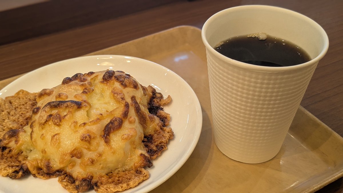 miya_work5's tweet photo. 朝からイオン系列のカフェエリアで、もぐもぐ＆もくもく作業。 https://t.co/t2JRCNrruD