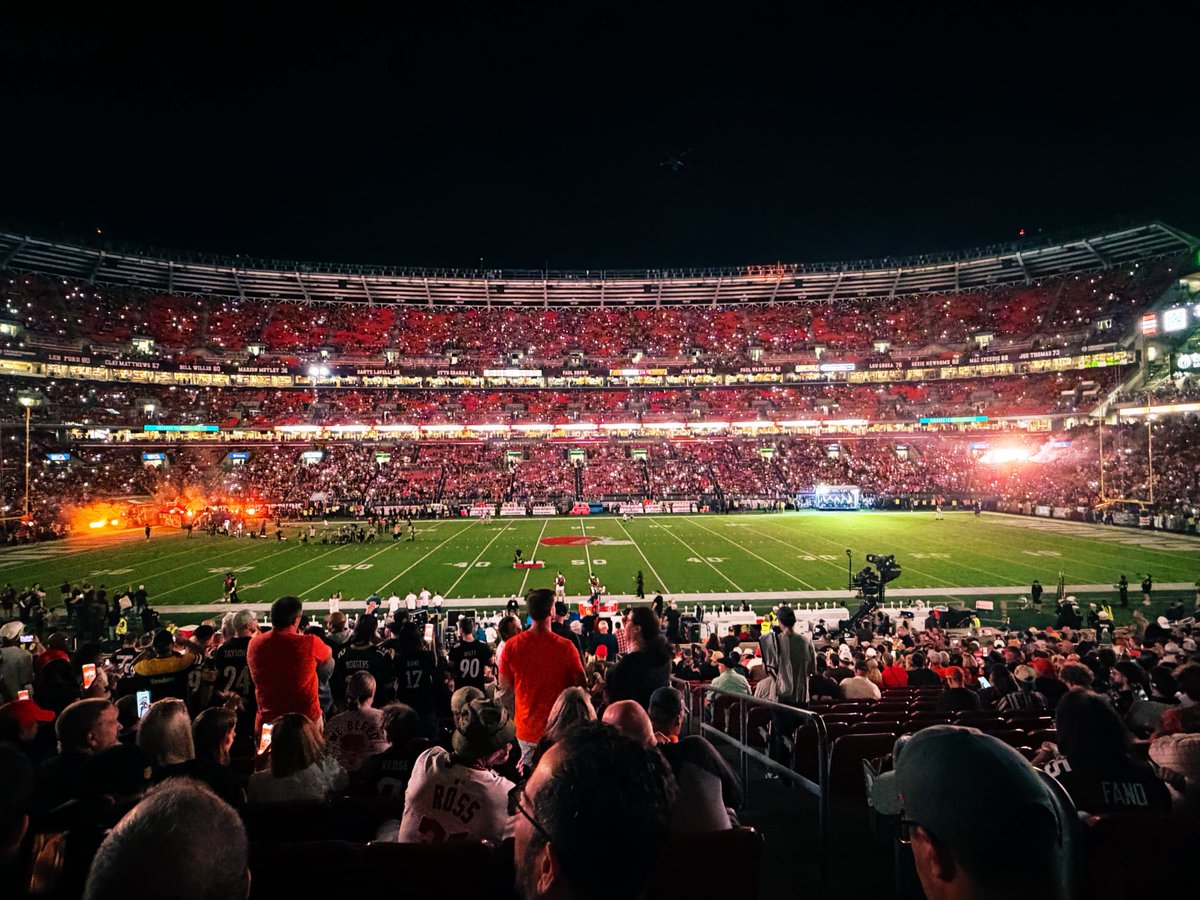 KevinAdams26's tweet photo. This is their Super Bowl in Cleveland. Let’s make it the last time they’re over .500 until next season. Break their hearts. Remind them why they’re little brother. 

Steelers 20-17. https://t.co/C97y9p88iM