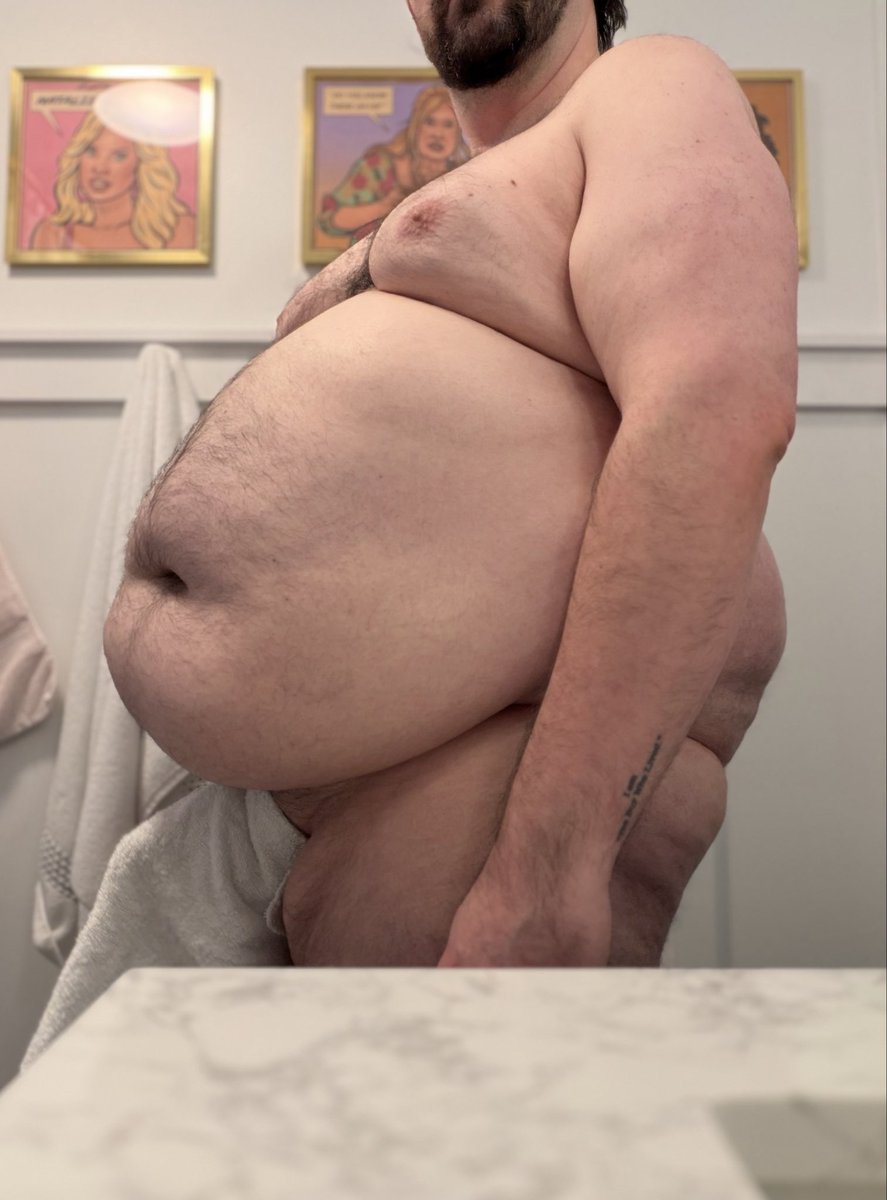 barrett_koda's tweet photo. Have I gotten lorge? https://t.co/kfFVqAXJQk