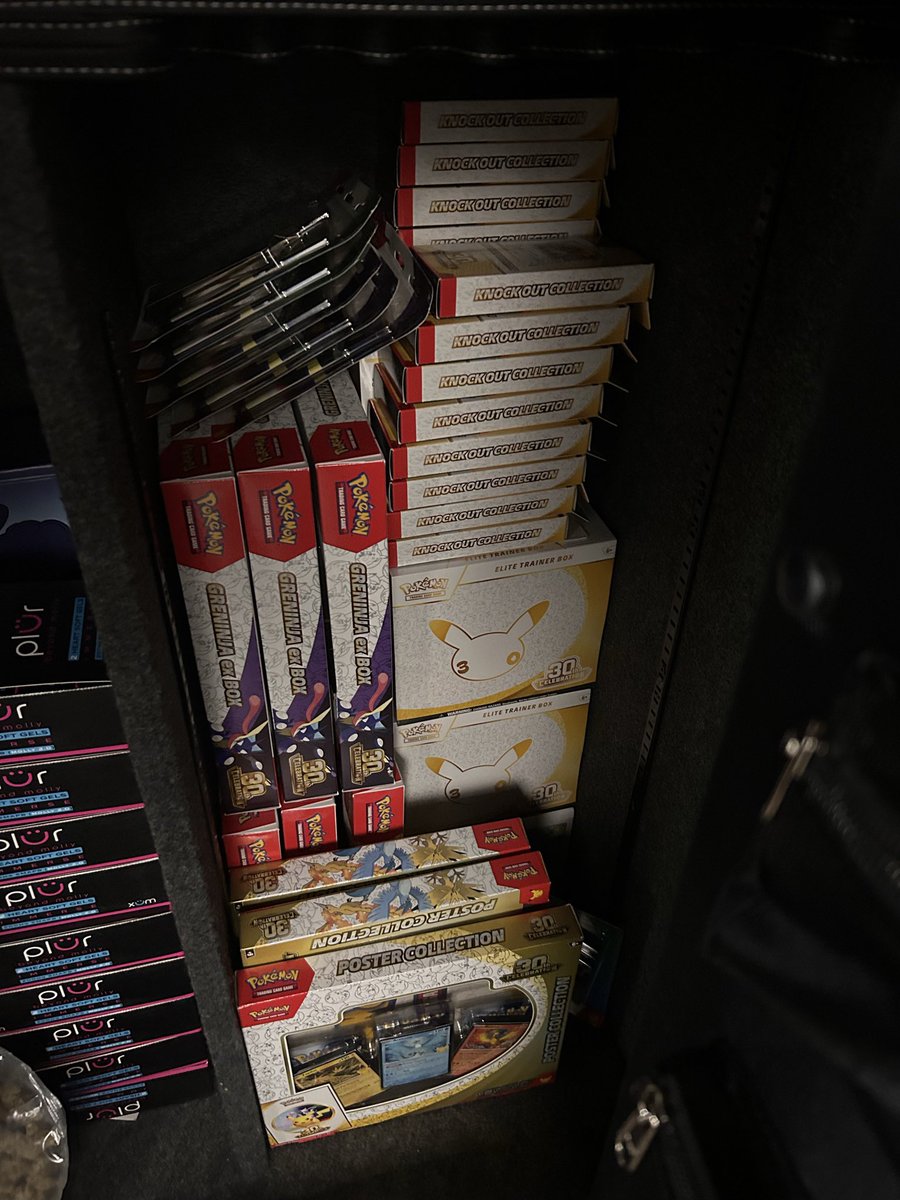 David__Pulls's tweet photo. 24hrs Two WINNER. 🔥🔥

Been sitting on this collection for a while figured it’s time to let one of you take it home 

Like ,Repost ,Follow @astro_degens 
Tell me your favorite card

Winner announced in 78 hours. 

Good luck 🍀 Who’s taking it? https://t.co/wRmQoxn1On