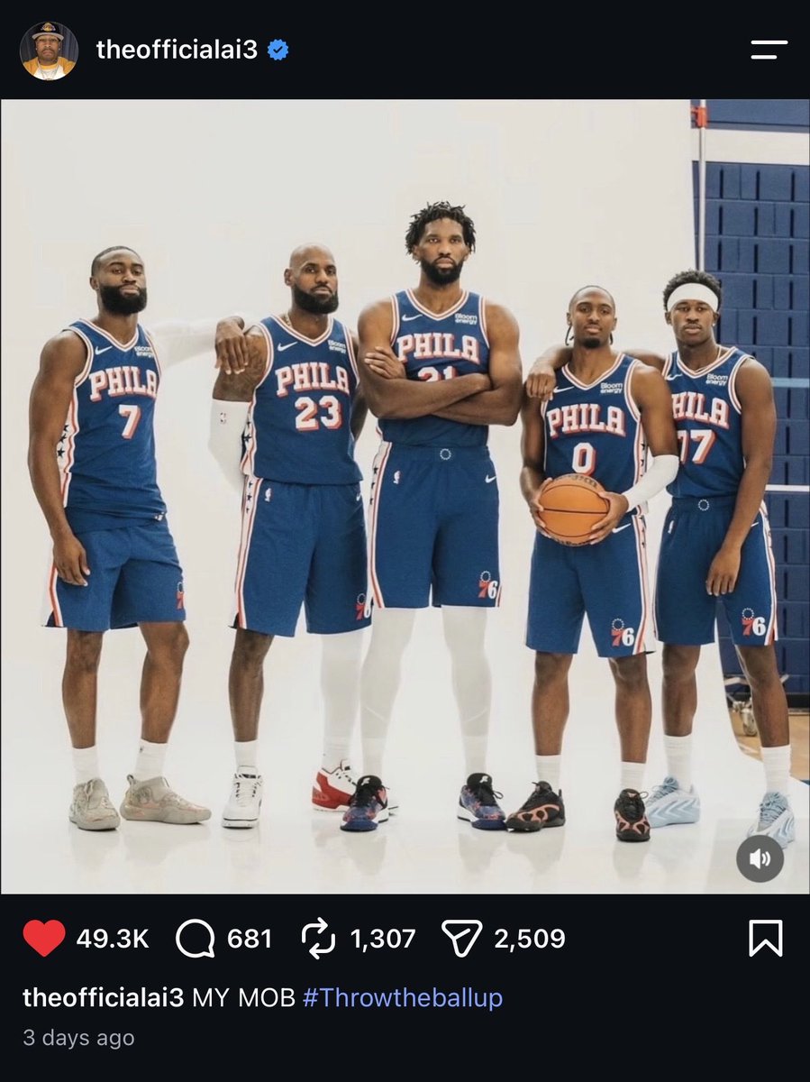 Bronupdates's tweet photo. Allen Iverson shows love to the 76ers squad. 🔥🏀

“MY MOB” — Allen Iverson https://t.co/i65OGPIkXj