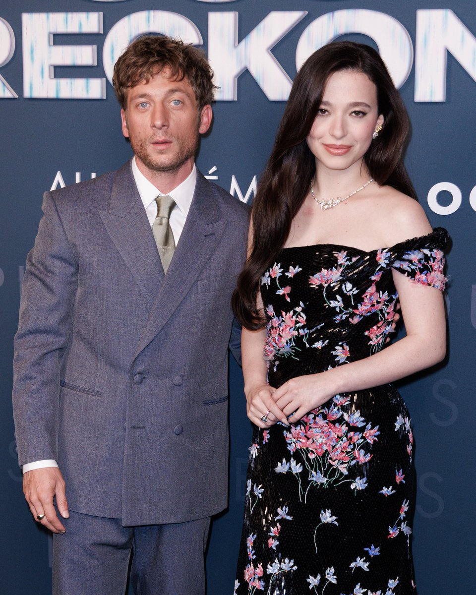 mikeymsource's tweet photo. Mikey Madison and Jeremy Allen White at at "The Social Reckoning" premiere in Paris. https://t.co/CeFEosUGKC