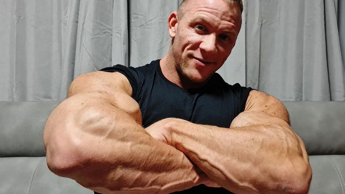 MaxSteelMuscle tweet picture