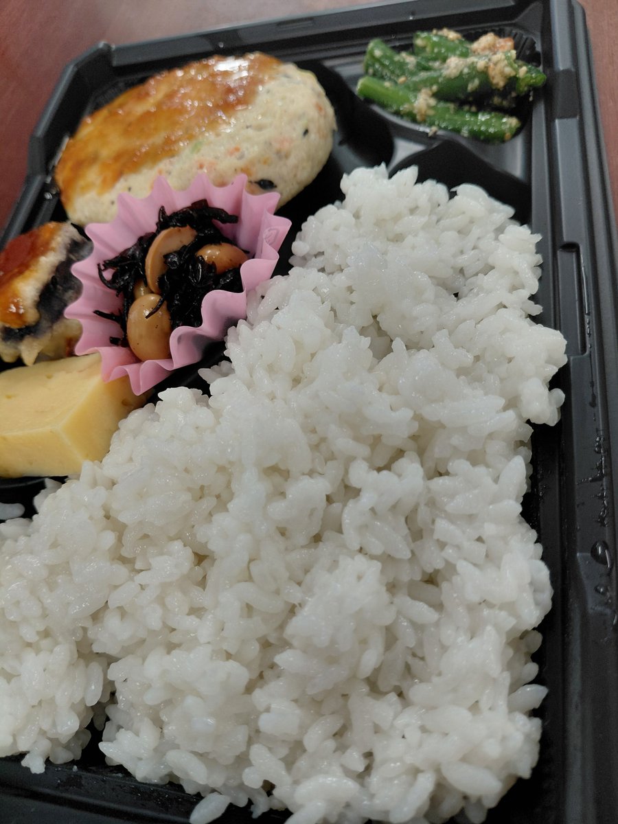 awabento's tweet photo. おはようございます。本日の日替わり弁当は、豆腐ハンバーグと茄子の挟み揚げです。因みに、5日の日替わり弁当は、油淋鶏です。こちらも、御利用御願い致します。広報部戸邉
TEL:.0470:29-7372
FAX:0470-29-7375
安房郡鋸南町下佐久間906 https://t.co/HY45fMRe26