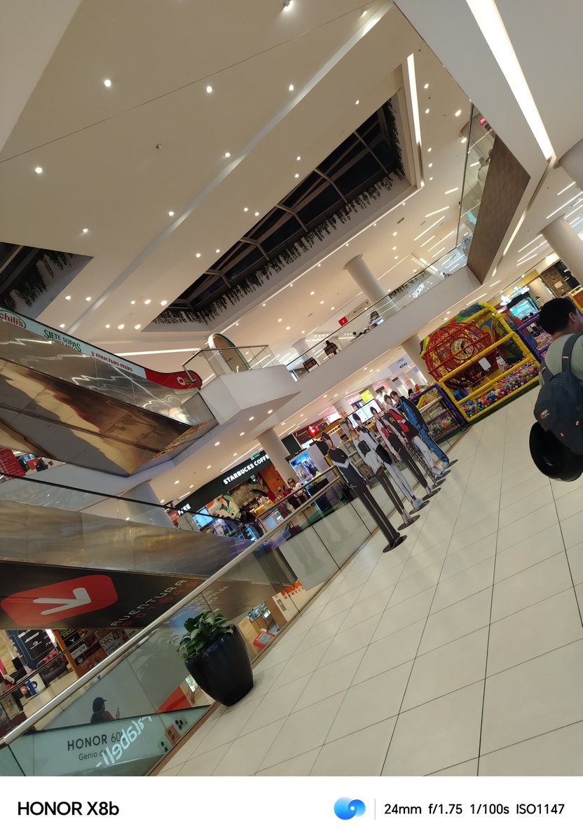 rjgp11's tweet photo. Aquí ando en el mall de santa anita un rato amigos https://t.co/kCrr9hHIT1