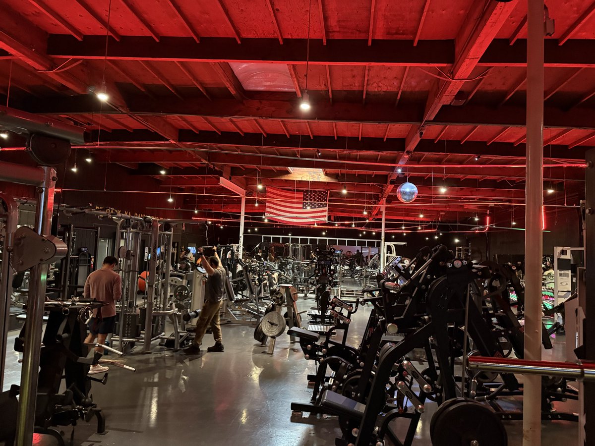 M_Austin_'s tweet photo. War House gym in San Diego didn’t disappoint 🔥 

SF needs a true local gym like this. https://t.co/f1tQv7BhFA