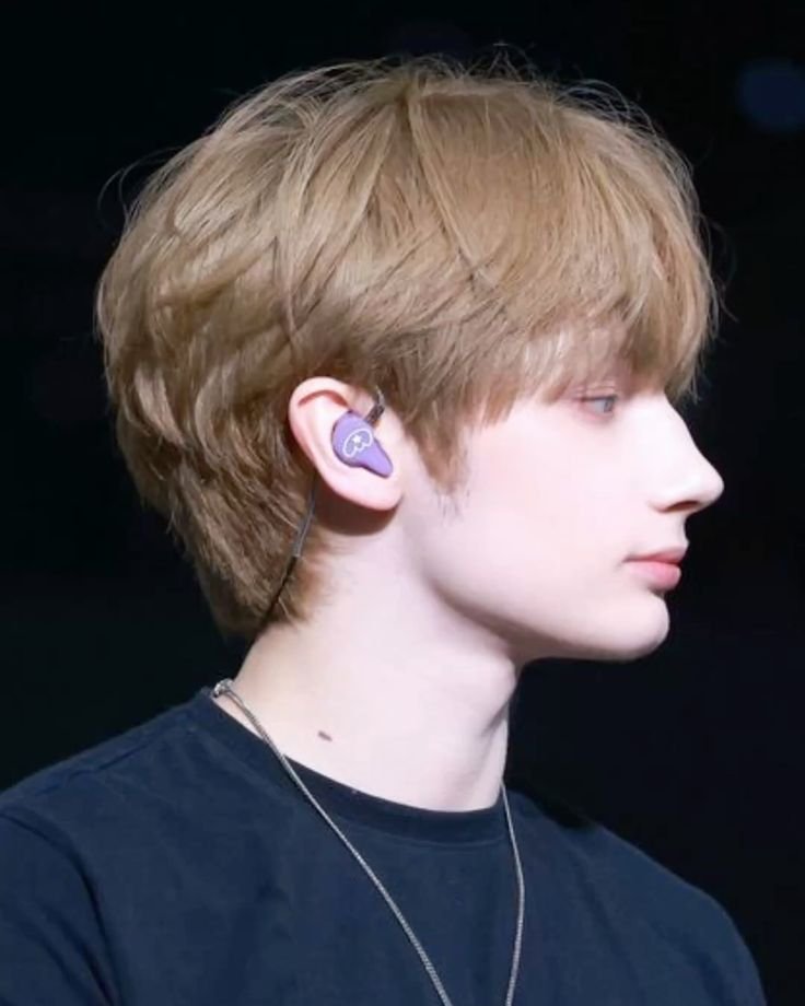_nagum0o's tweet photo. that profile and that nose... oh im unwell https://t.co/iVPN92YsJ0