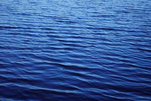 Nanheeeee33's tweet photo. I held a roll of jia satin silk, the water’s ripples tore my casual mood. https://t.co/f2QqeWmf6f