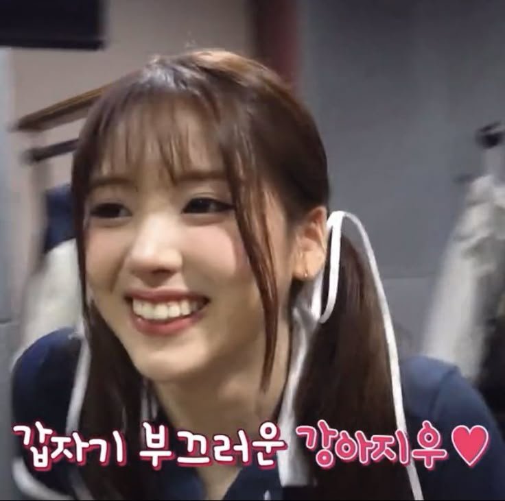 anyotterfan's tweet photo. jiwoo's mouth shape when she smiles is so cute 🥹🥹🥹🥹 https://t.co/ZRiXnSELqW