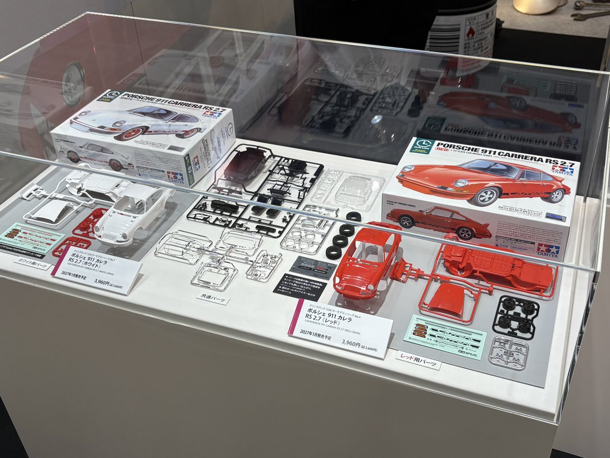 ModelArtInc's tweet photo. タミヤが展開する、接着剤不要で組み立てられる「クリックロック」新製品がサプライズ発表されました!ワーゲンバスに続き今度は1/24で73カレラをキット化します。ボディ色はホワイトとレッドの2色展開で、未塗装でもバッチリの仕上がりです!
#全日本模型ホビーショー #全日本模型ホビーショー2026 https://t.co/OqhC0HZR3E