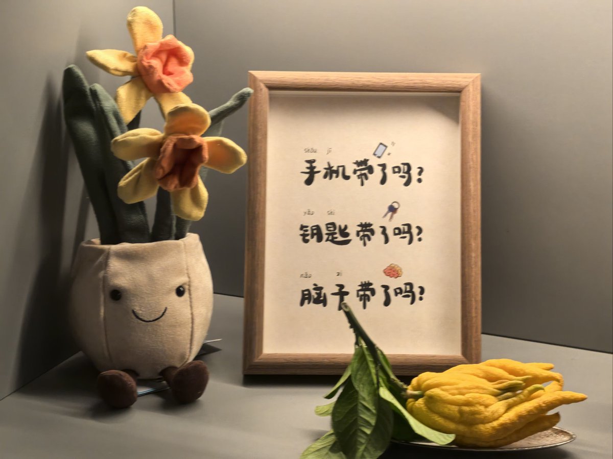 xsavima's tweet photo. When the crab, staff and promise come together in this cozy little moment, every ordinary day feels warm and full of small happiness! https://t.co/lNsNM0wxR7