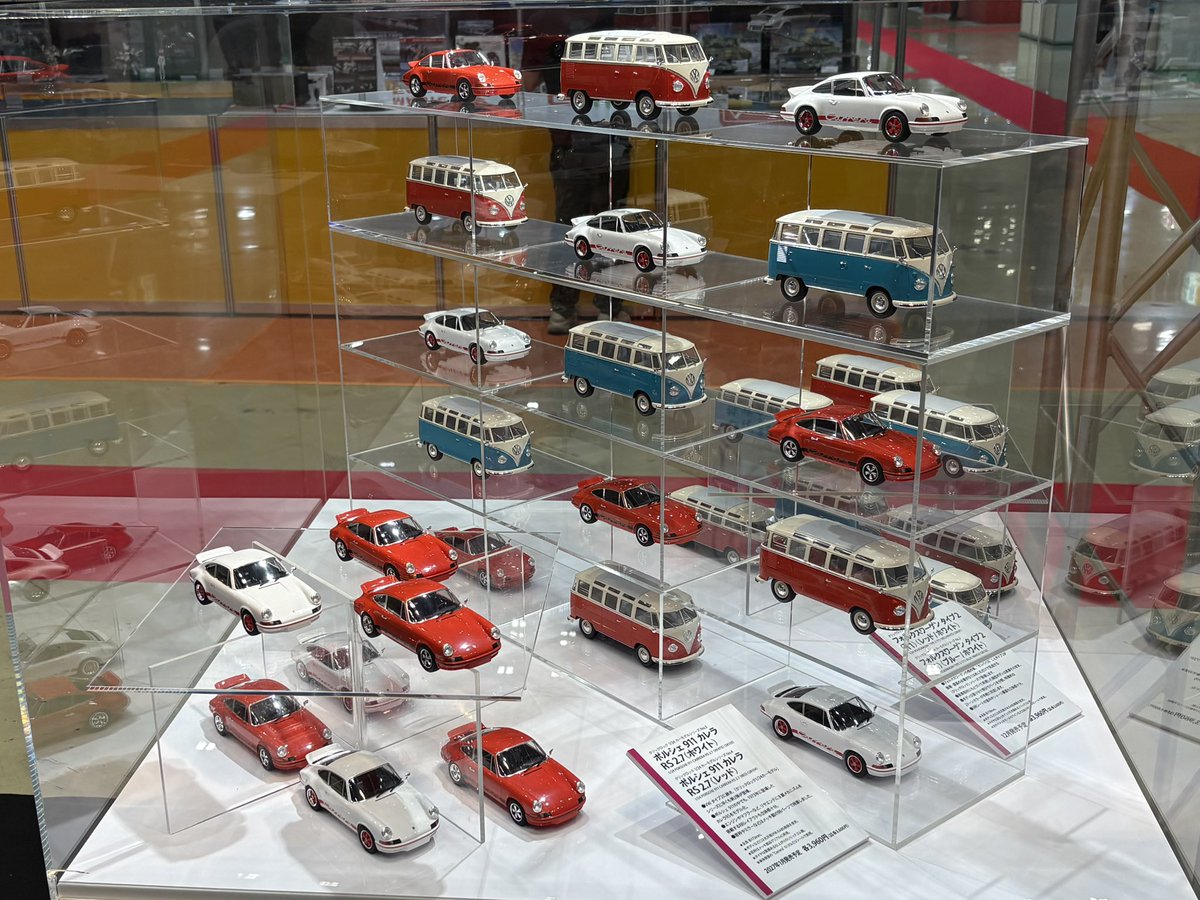 ModelArtInc's tweet photo. タミヤが展開する、接着剤不要で組み立てられる「クリックロック」新製品がサプライズ発表されました!ワーゲンバスに続き今度は1/24で73カレラをキット化します。ボディ色はホワイトとレッドの2色展開で、未塗装でもバッチリの仕上がりです!
#全日本模型ホビーショー #全日本模型ホビーショー2026 https://t.co/OqhC0HZR3E