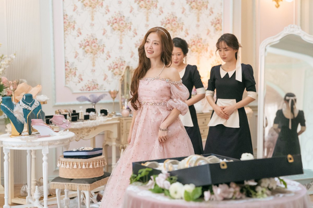 leeseyoungedits's tweet photo. 🦢 𝓇𝒶𝓈𝒽𝓉𝒶 🦢
#이세영 #leeseyoung #rashta #라스타
#재혼황후 #theremarriedempress
#再婚承認を要求します #イ・セヨン #อีเซยอง #李世榮 https://t.co/0O324ysXQJ