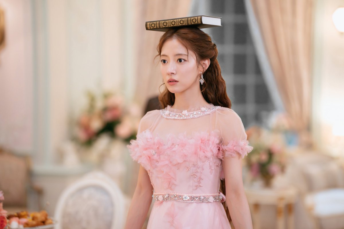 leeseyoungedits's tweet photo. 🦢 𝓇𝒶𝓈𝒽𝓉𝒶 🦢
#이세영 #leeseyoung #rashta #라스타
#재혼황후 #theremarriedempress
#再婚承認を要求します #イ・セヨン #อีเซยอง #李世榮 https://t.co/0O324ysXQJ