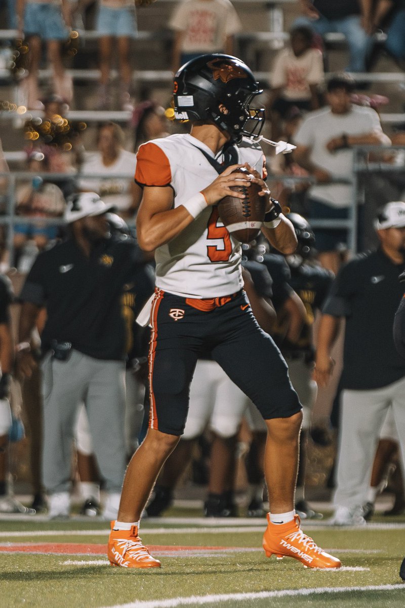 Grey_Byrd5's tweet photo. NOTHING changes, if nothing changes. Week 6 ready tomorrow. Lining up wherever the TEAM needs. 
Greyson Byrd | 2029 | ATH/QB
6’2 182lbs | Texas City HS | 4.3 GPA
Greysonbyrd5@gmail.com @joe_Byrd5 @TCHSRecruits @iam_alinedouard @Marchen44 @priority11fb @PrepRedzoneTX https://t.co/oi9Yo4hKeF