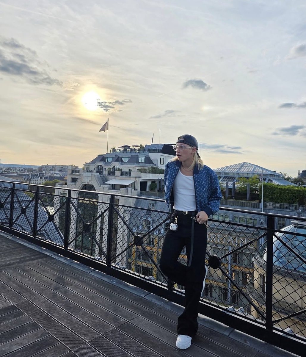 allymylife's tweet photo. good to be back home,

FELIX ICÔNE DE LA MODE
#FELIXxLVSS27 #FELIX
@LouisVuitton https://t.co/7GMVeBHs8i