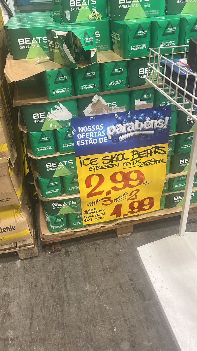 lamblettt's tweet photo. Quando meu mudo colide com a skol beats na promoção https://t.co/L0ym3xFXfJ