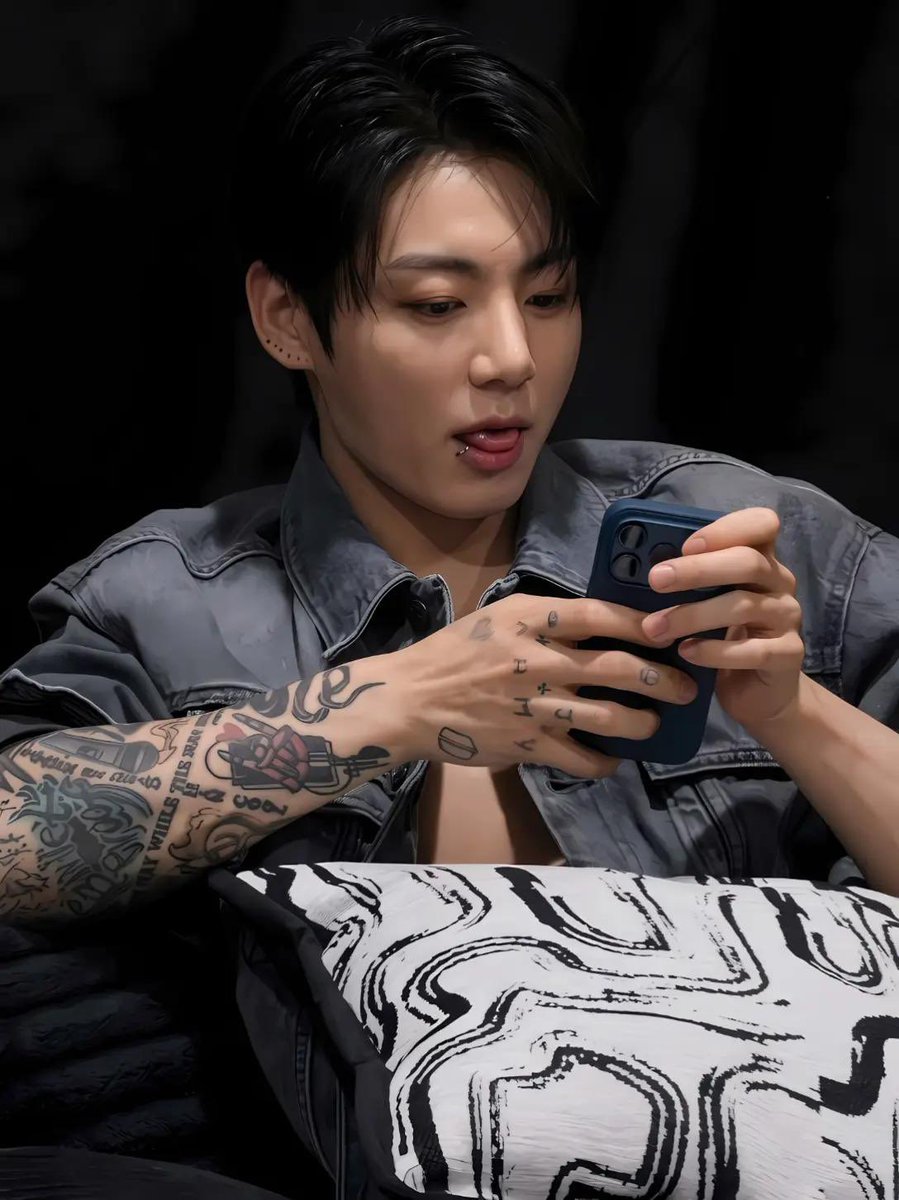 JEONKH_'s tweet photo. this jungkook https://t.co/gOafF8ep7F
