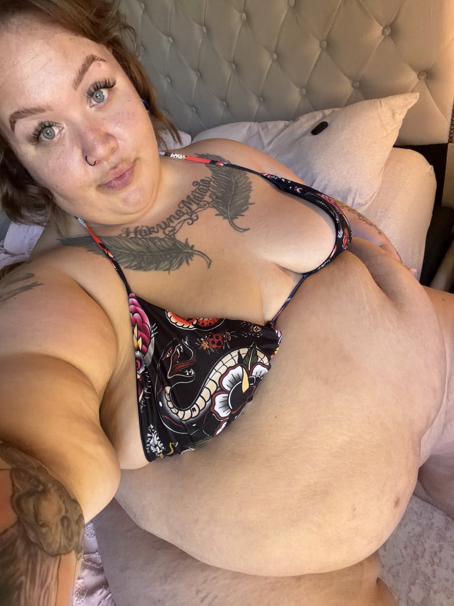 ssbbw__jane's tweet photo. What's your favorite thing about my look? https://t.co/idqmEeBkqB