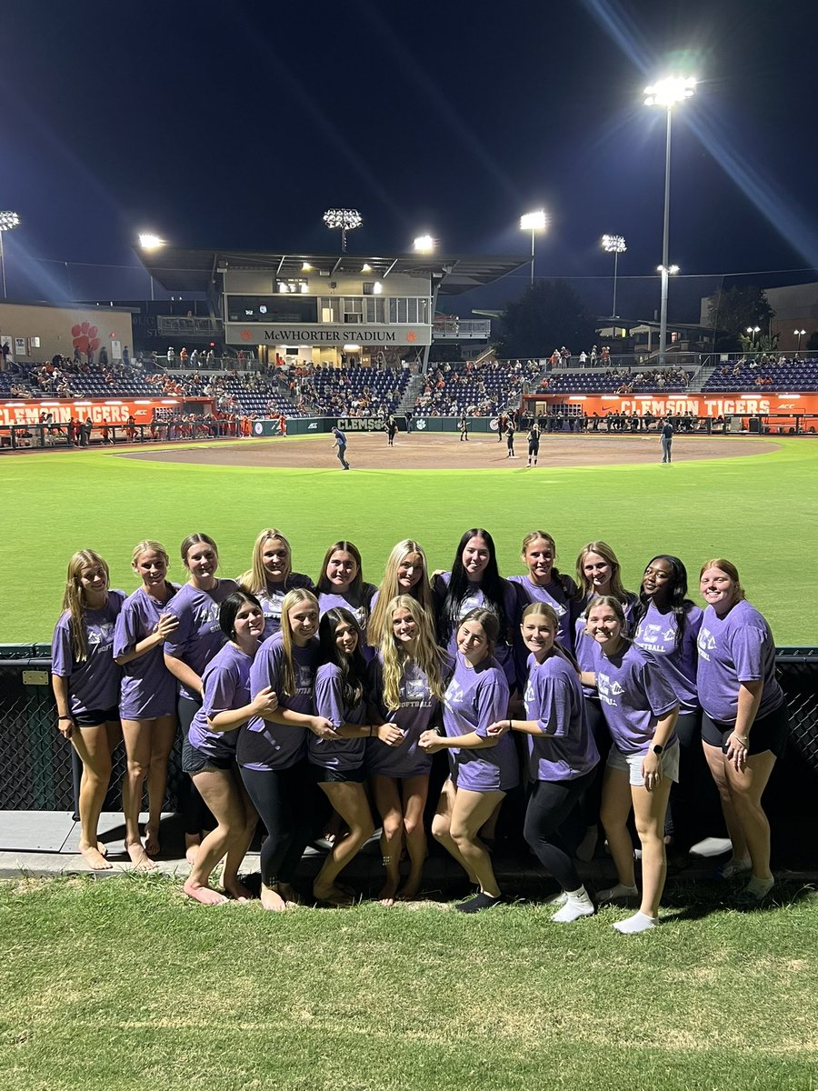 CloverSoftball's tweet photo. Beautiful night watching Clover softball alum @hunterhoffman48 and @ErskineSoftball take on @clemsonsoftball 🍀💙🦅 Of course Coop was there to cheer Hunter on too!🐶 https://t.co/2lihl65RxR