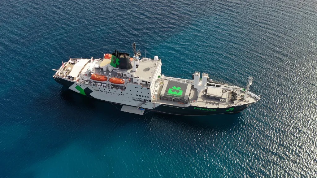 glanton1849's tweet photo. US Marines who suffered smoke inhalation after an Iranian missile attack may have been aboard an arsenal ship. 

Prior owner MNG Maritime used the ship to stage weapons for private security crews in the Gulf of Oman.

Photo: Sam Bagnall https://t.co/BOcJ5YQdX1