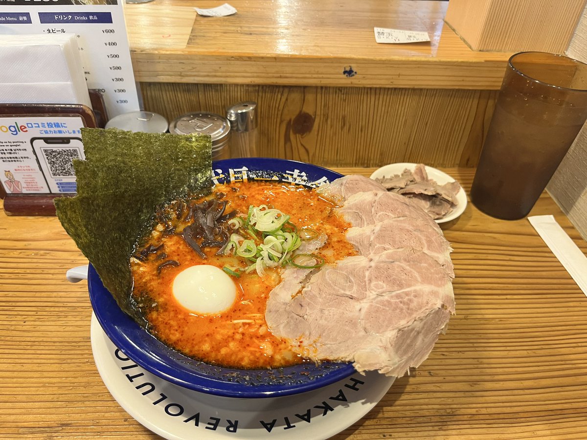darts_acchan's tweet photo. 無事福岡到着。
なぜ僕は博多行きの始発の飛行機をとってしまったのか未だに謎です。

とりあえず死ぬほど眠いですおはよう御座います。 https://t.co/TQZZJN081q