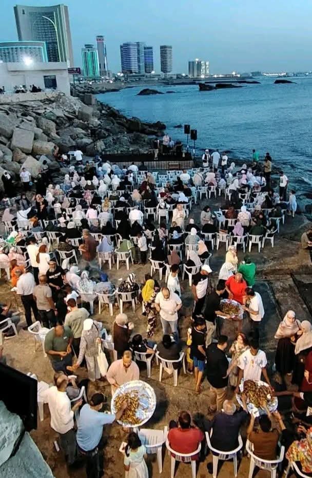 mohamed_uk2010's tweet photo. في طرابلس تلقى الناس الطيبة و النية الصافية و صغار البلاد النظاف اللي كافيين خيرهم شرهم اللي  ديما يعطو من غير من و لا جميل لأن نيتهم طيبة من  الداخل .

هكي تربينا في عروس البحر أيام الدنيا كانت بسيطة و القلوب بيضاء . https://t.co/H9wNQ2O1G4