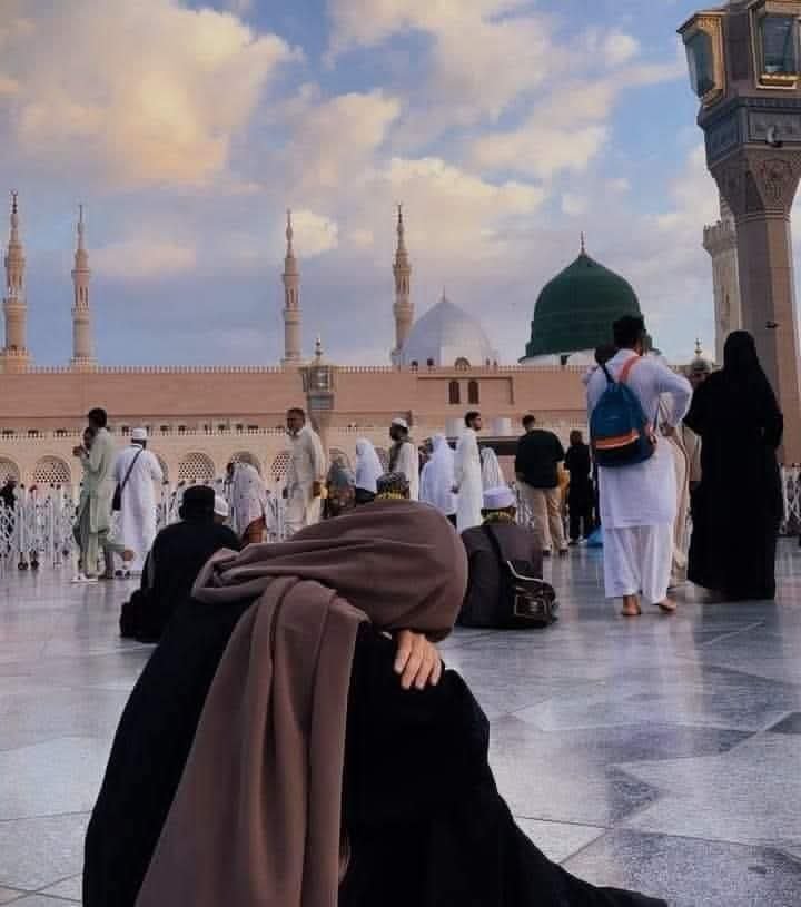 Atarea0's tweet photo. کسی کا کوئی تو ہوتا ہے اتنے لوگوں میں
ہمارا کوئی نہیں ہے حضور دیکھیں ناں !

صلی اللہ علیہ وآلہ وسلم ♥️ https://t.co/9B5sTTapkd